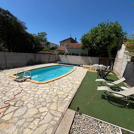 Apartment Unique Zen Et Detente Dans Avec Piscine Tres Bien Place