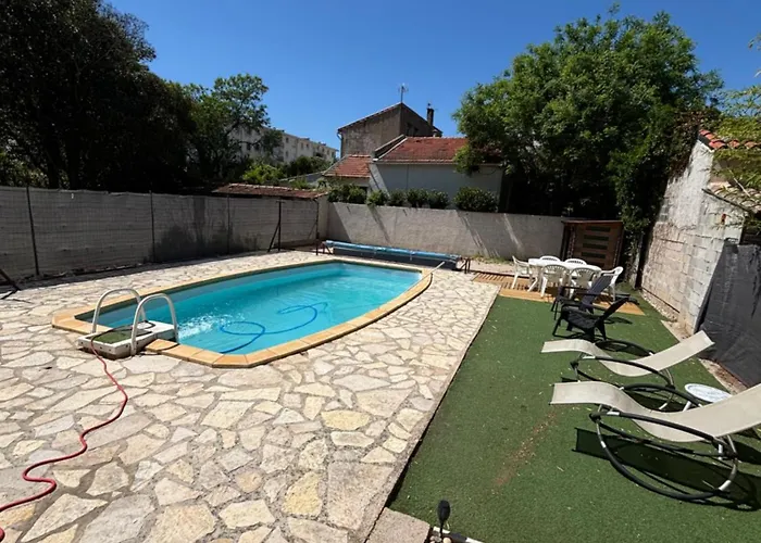 Apartment Unique Zen Et Detente Dans Avec Piscine Tres Bien Place